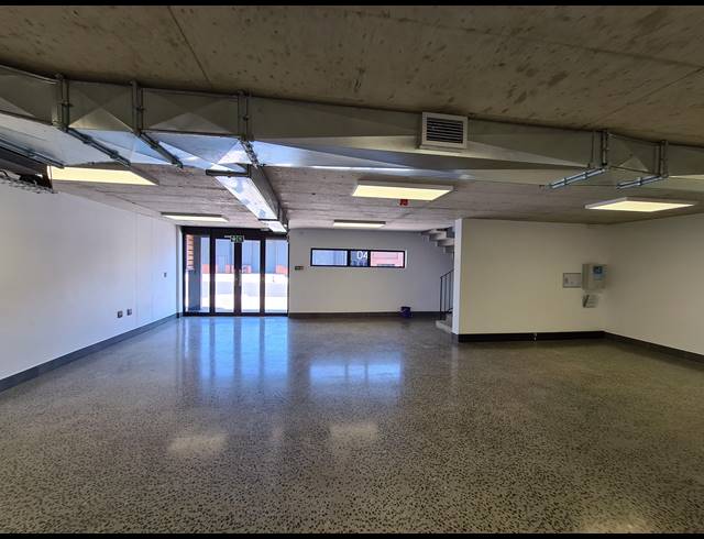 1,756M² WAREHOUSE TO LET IN RIVERSANDS